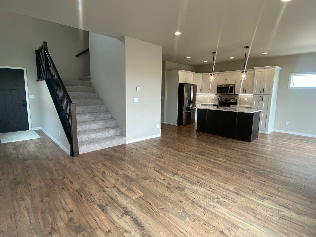 2232 Griffin Dr S - Photo 3 of 36