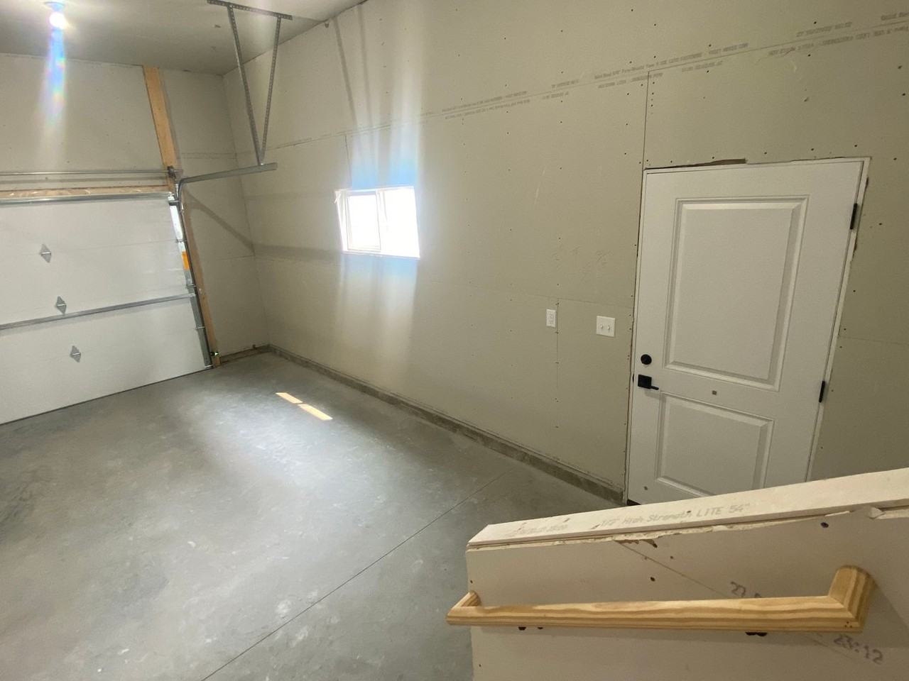 2232 Griffin Dr S - Photo 7 of 36