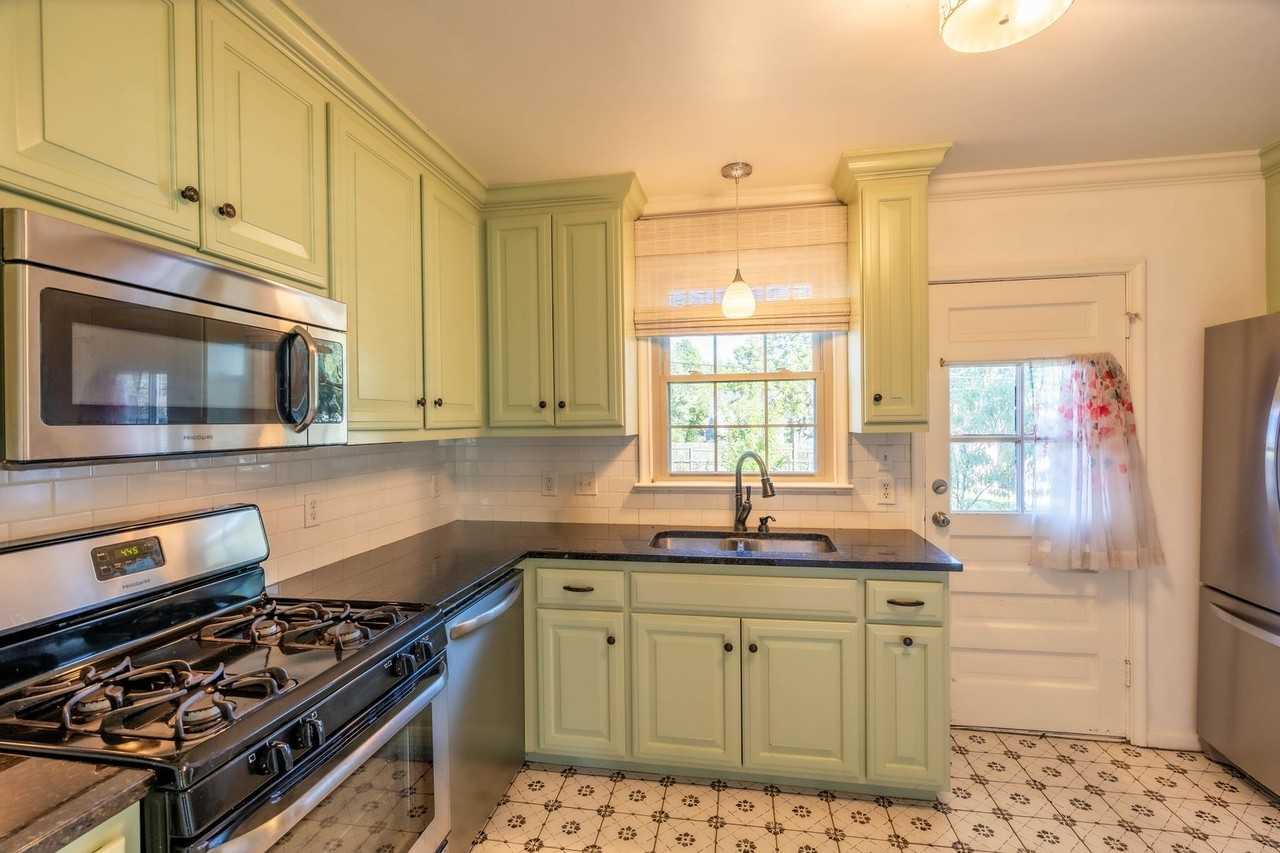 1341 S Erie Ave - Photo 5 of 13