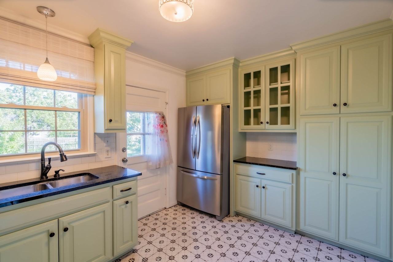 1341 S Erie Ave - Photo 6 of 13