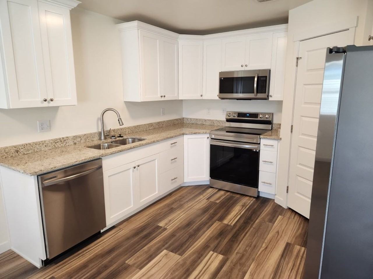845 Golden Bear Ln - Photo 4 of 16
