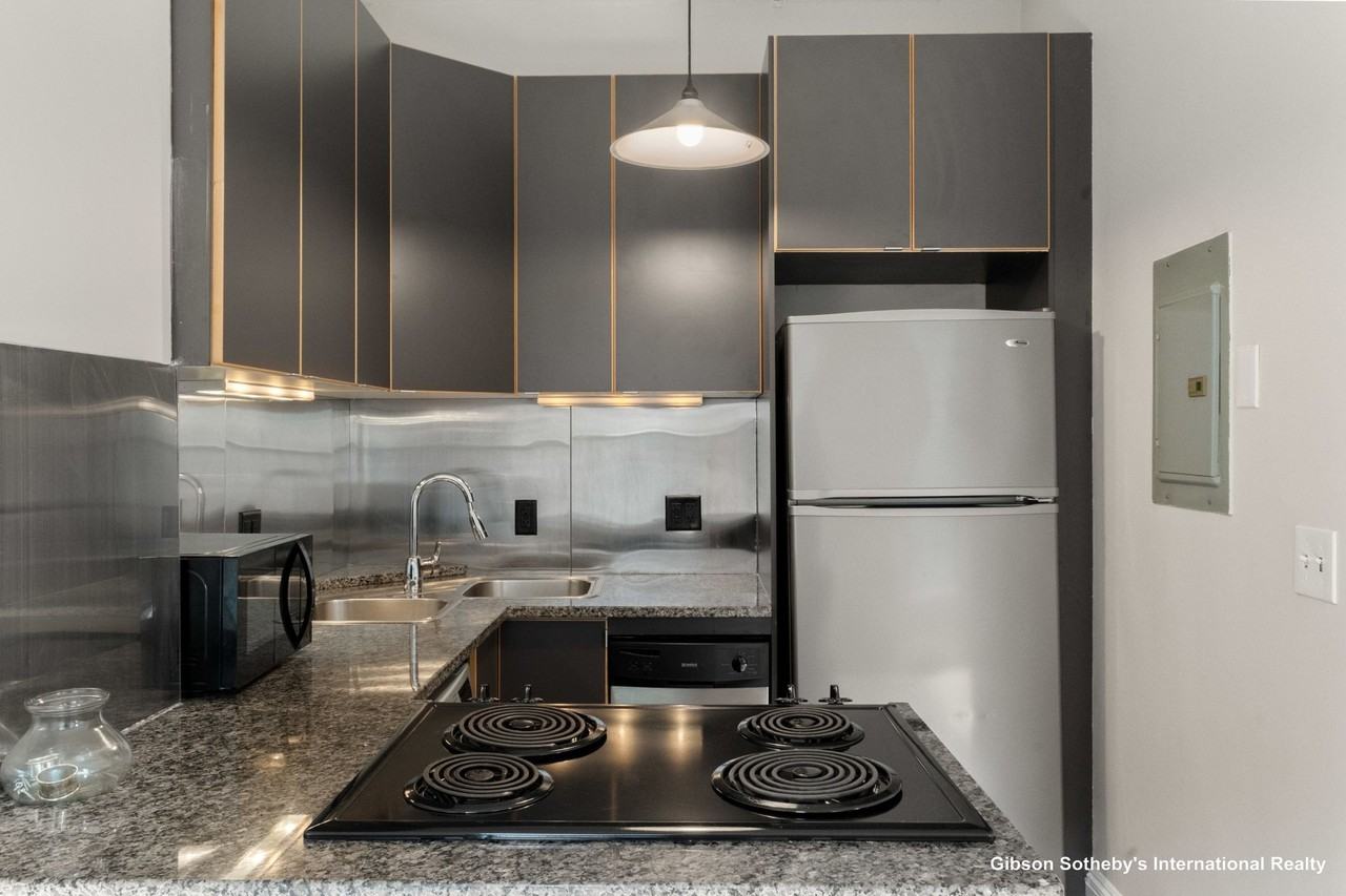 182 W Brookline St #3 - Photo 4 of 31