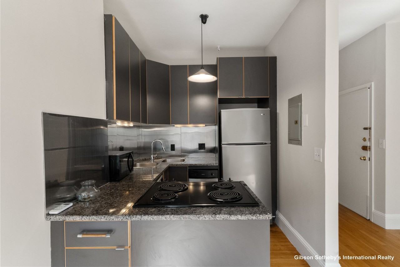 182 W Brookline St #3 - Photo 5 of 31