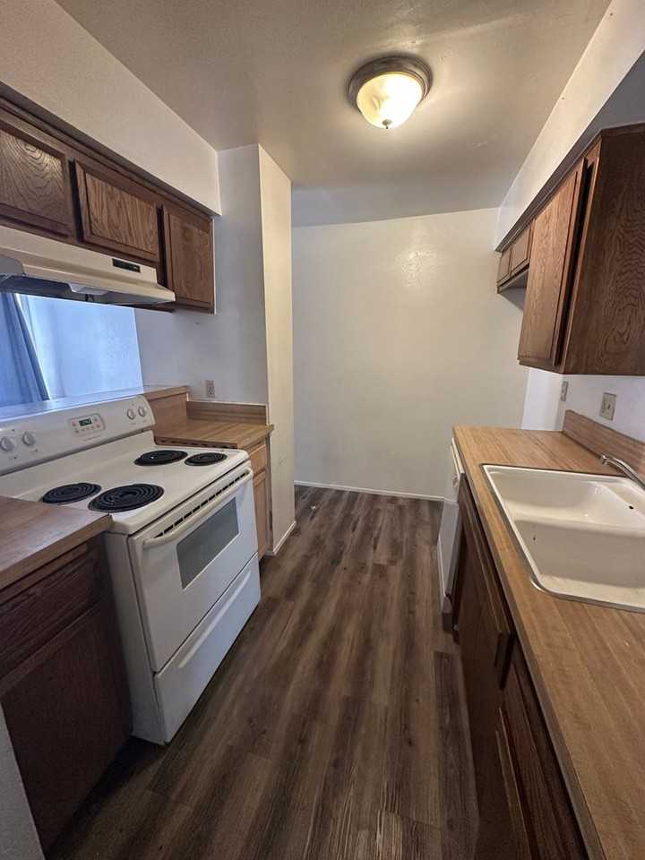 1001 Mcdonald Way - Photo 7 of 8