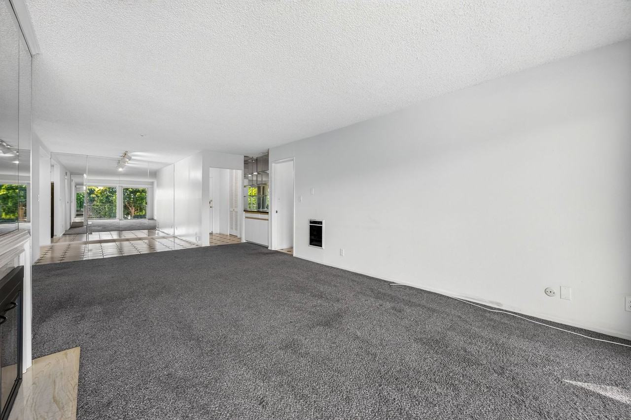102 Scholz Plz - Photo 3 of 12