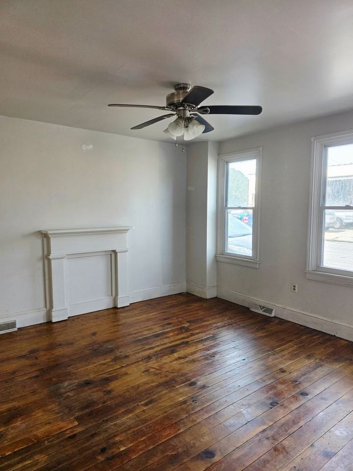 S Spring Garden St - Photo 2 of 17