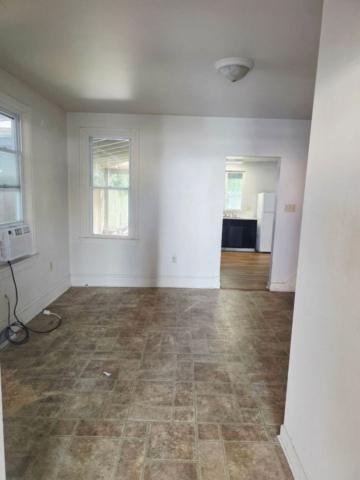 S Spring Garden St - Photo 4 of 17