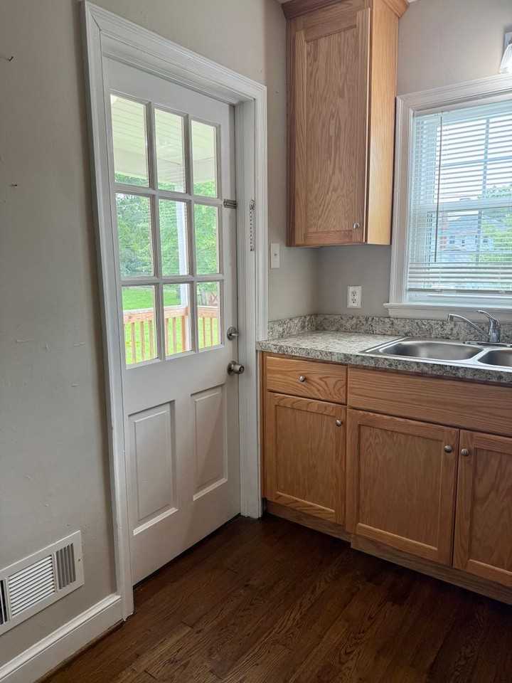 1914 Avon Rd Sw #A - Photo 4 of 23