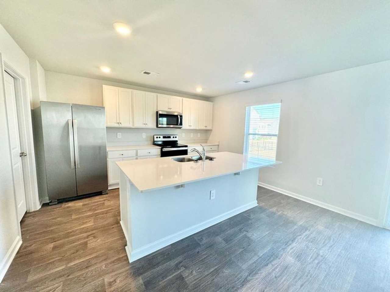 303 Windmill Dr - Photo 3 of 24