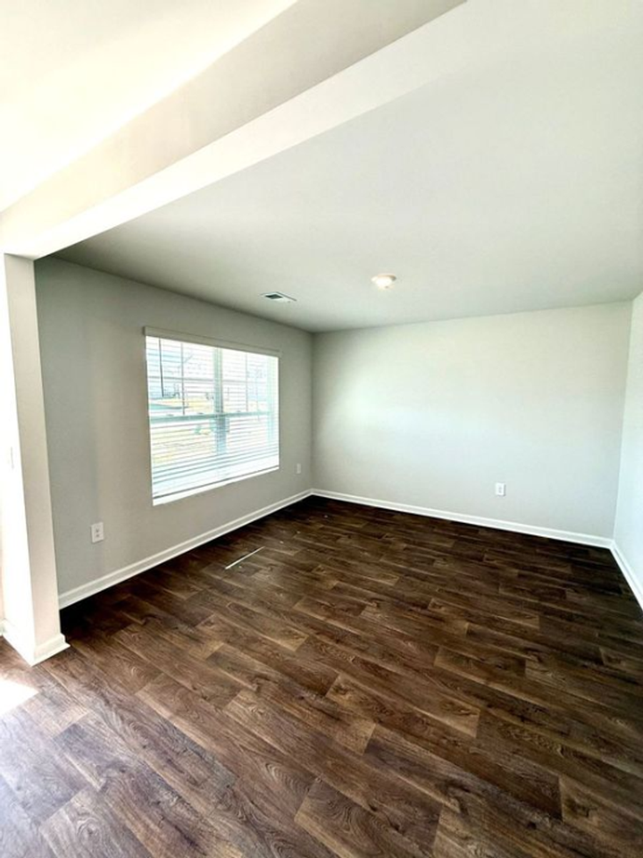 303 Windmill Dr - Photo 6 of 24