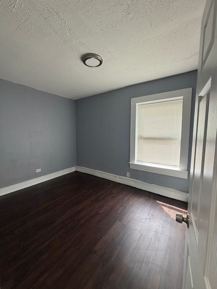 7000 S Stewart - Photo 3 of 17