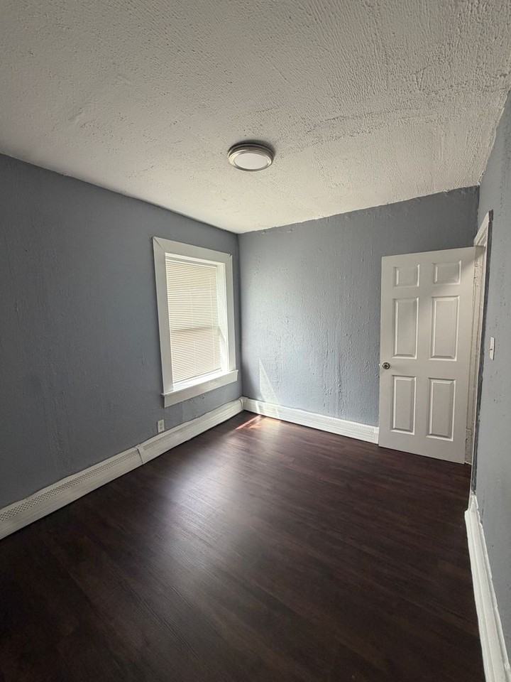 7000 S Stewart - Photo 4 of 17