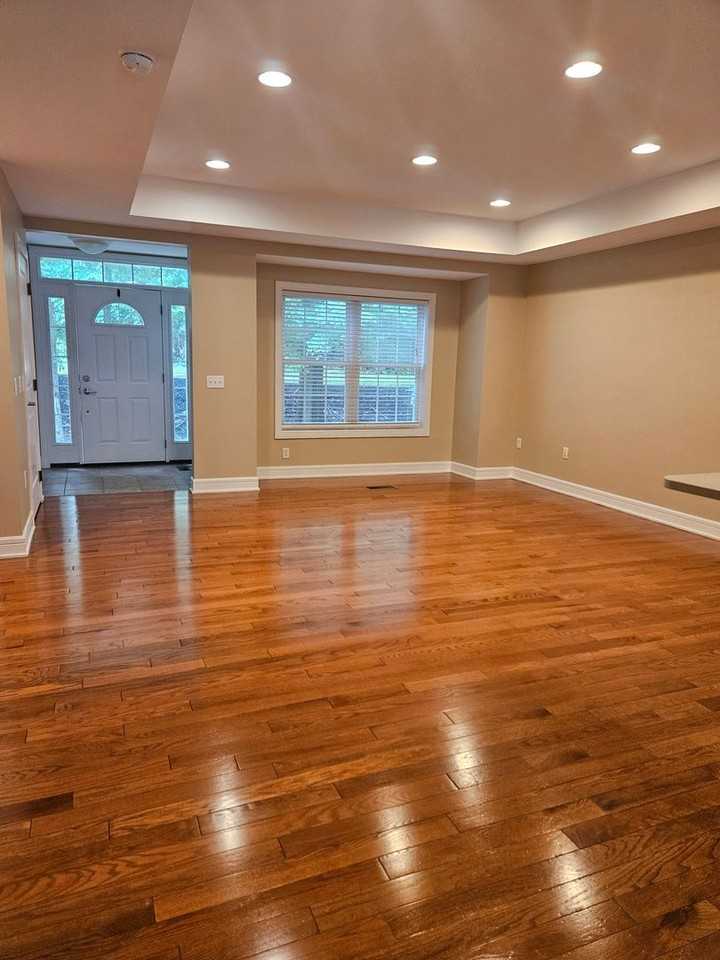 680 Oakwood Ave - Photo 3 of 20