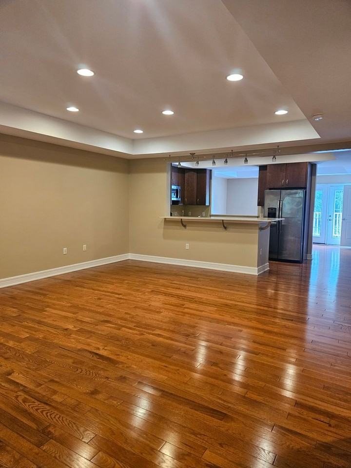 680 Oakwood Ave - Photo 4 of 20