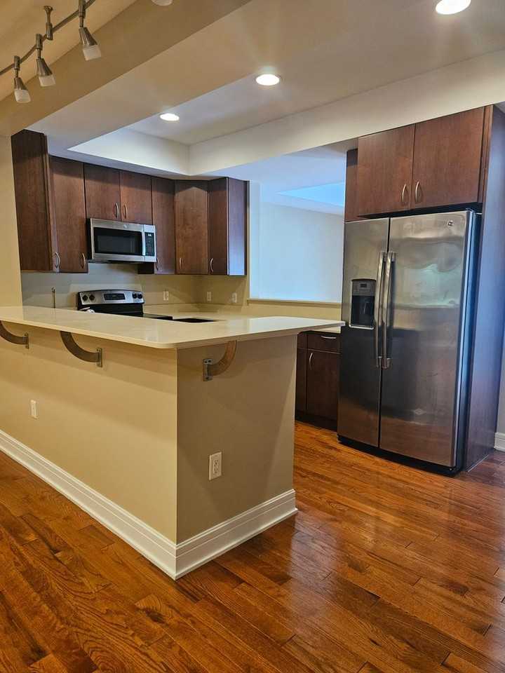 680 Oakwood Ave - Photo 6 of 20
