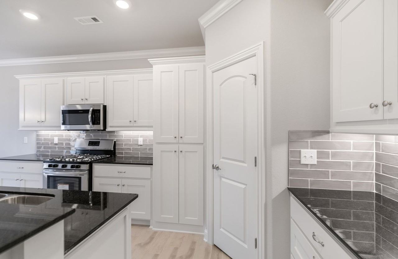 500 Piper Ln - Photo 6 of 34