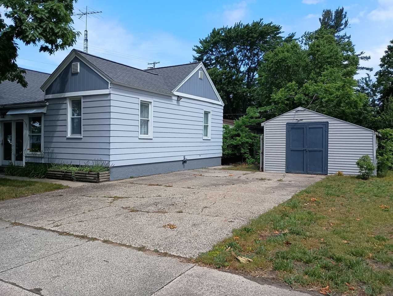 320 S Griffin St - Photo 3 of 39