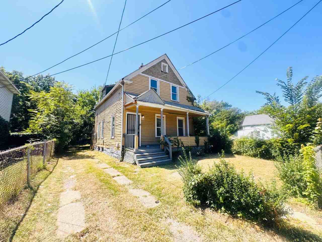 924 Ansel Rd - Photo 2 of 32