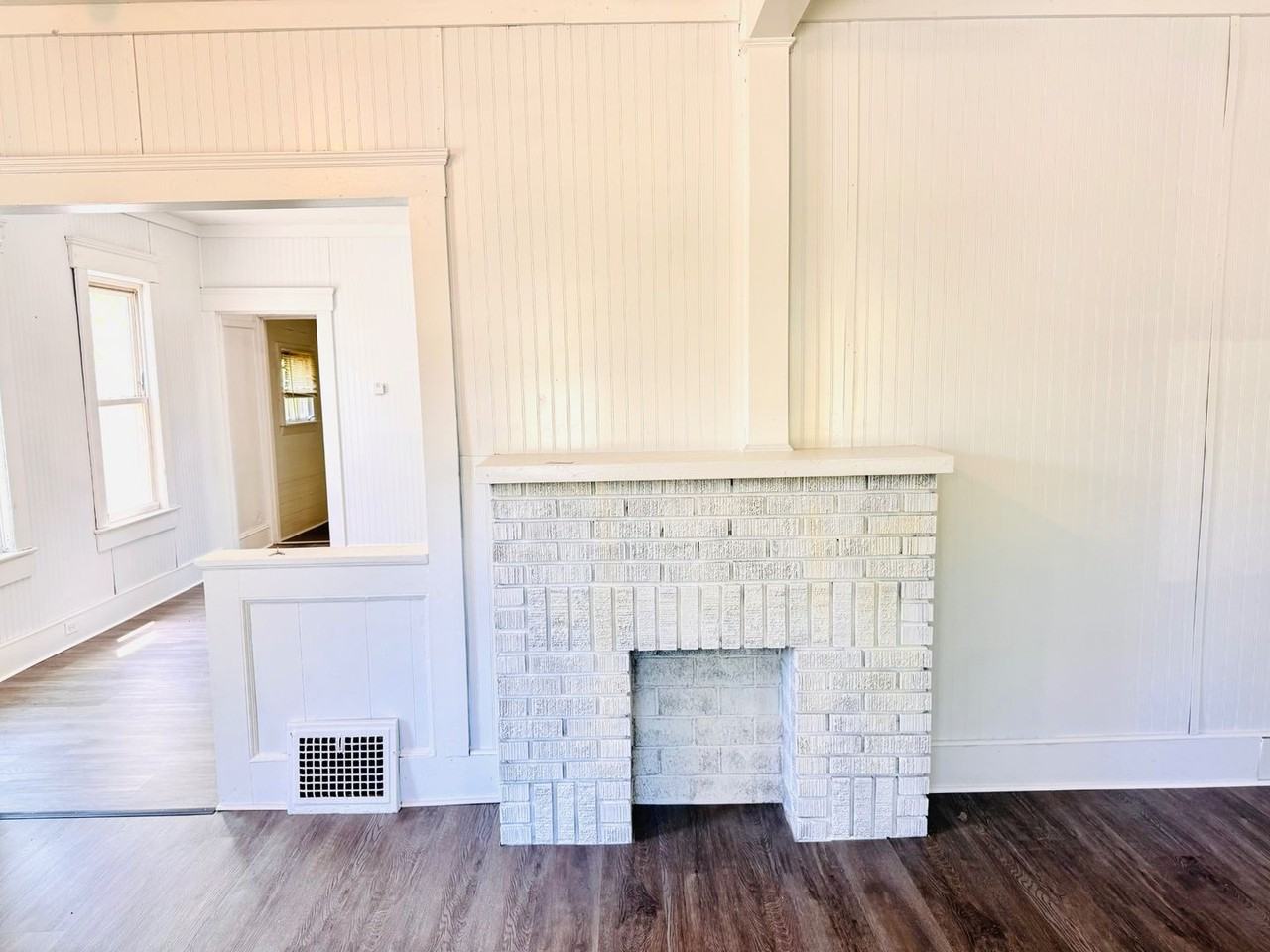 924 Ansel Rd - Photo 3 of 32