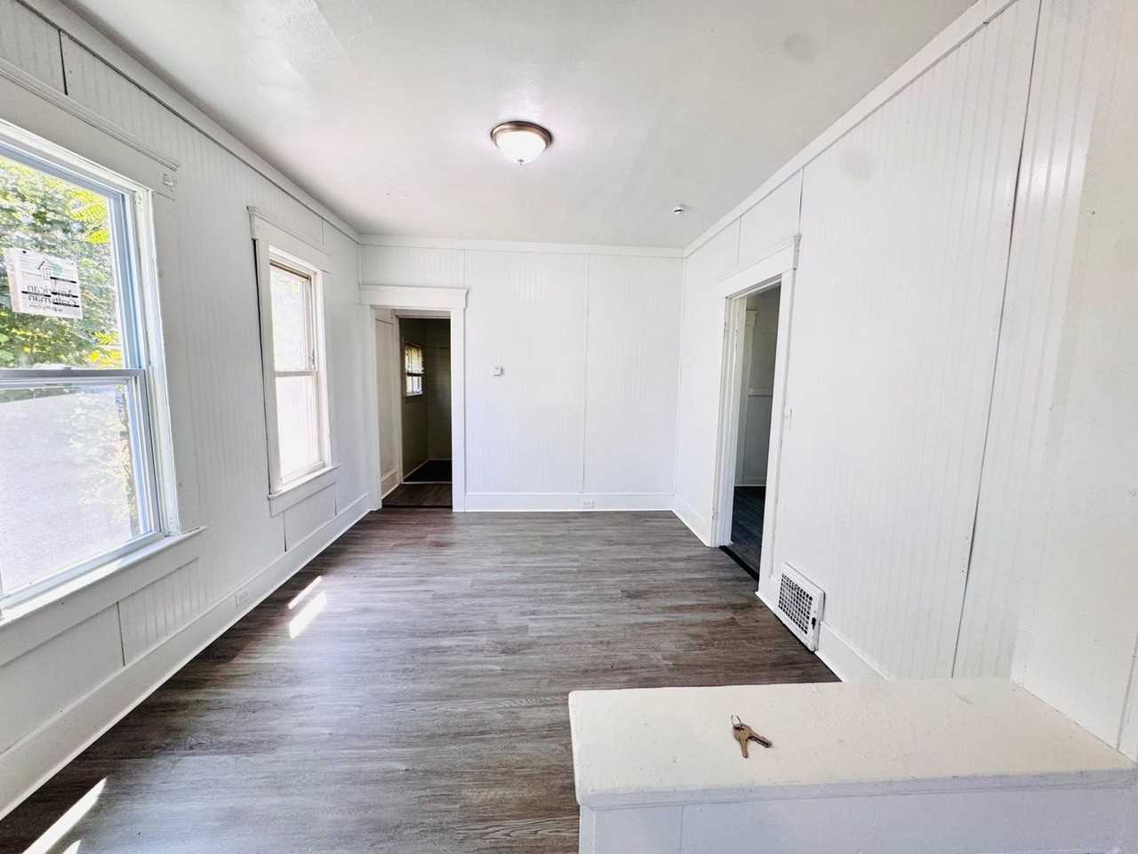 924 Ansel Rd - Photo 5 of 32