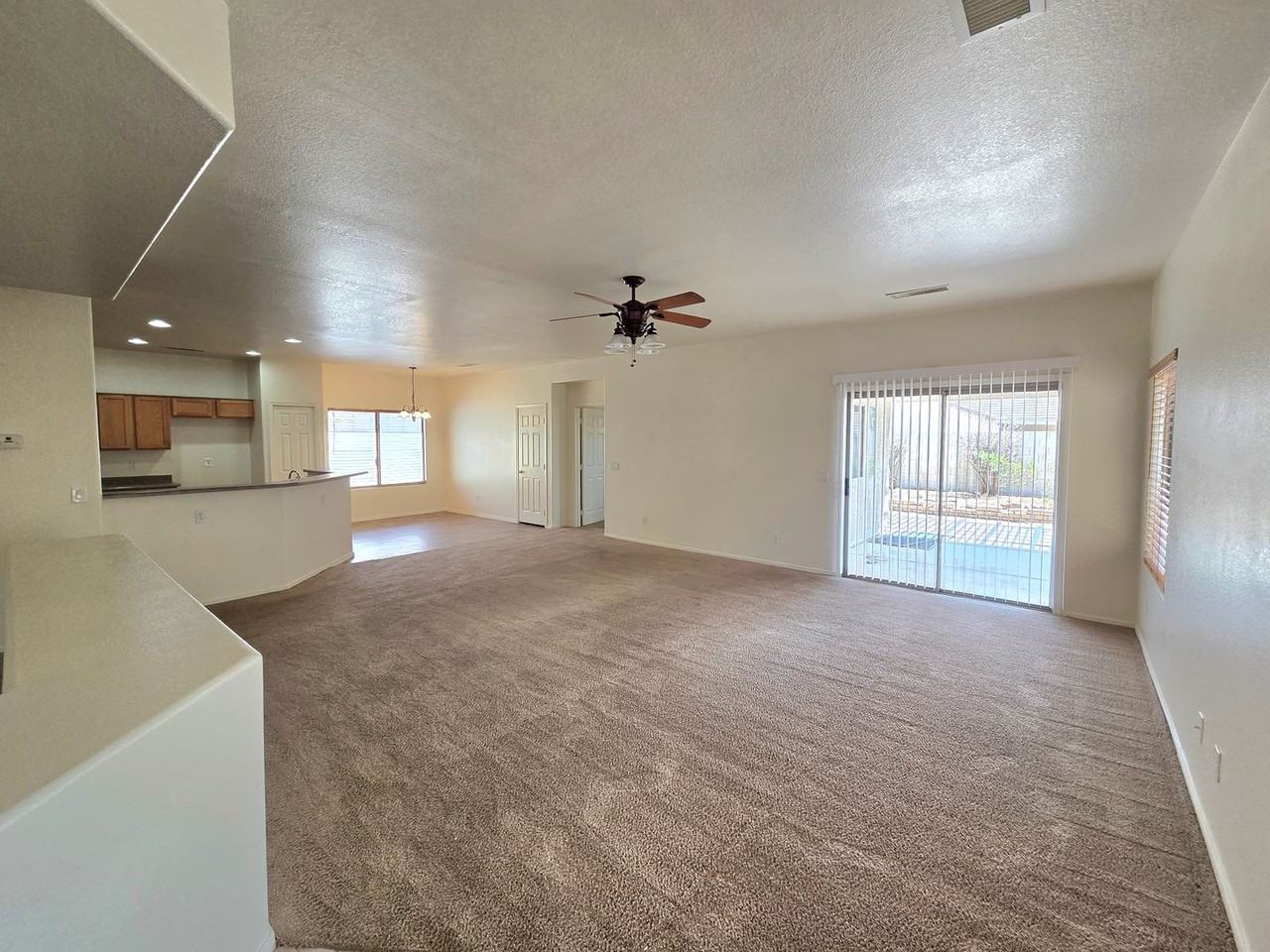 609 W Rio Vista Ln - Photo 3 of 22