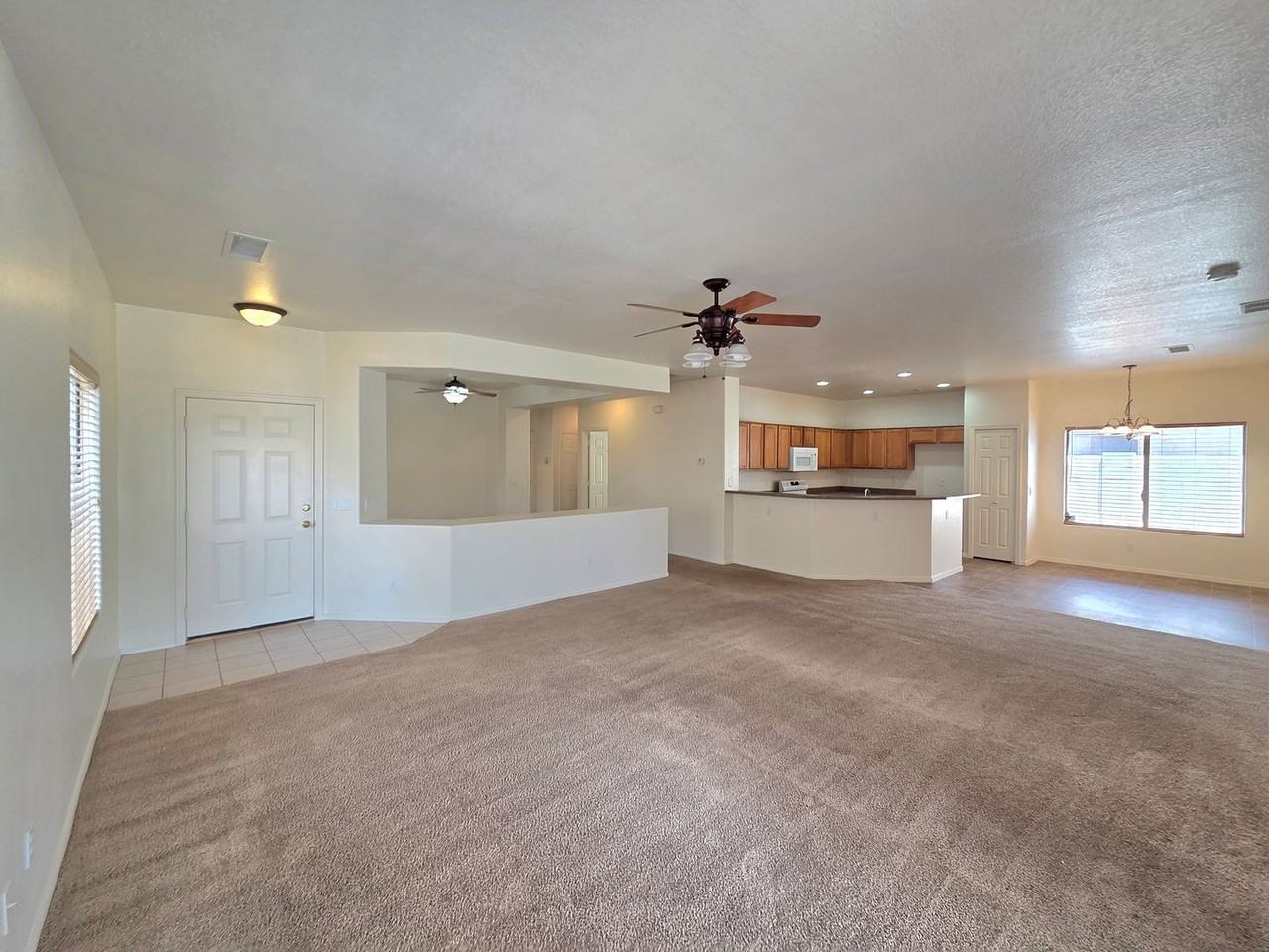 609 W Rio Vista Ln - Photo 4 of 22