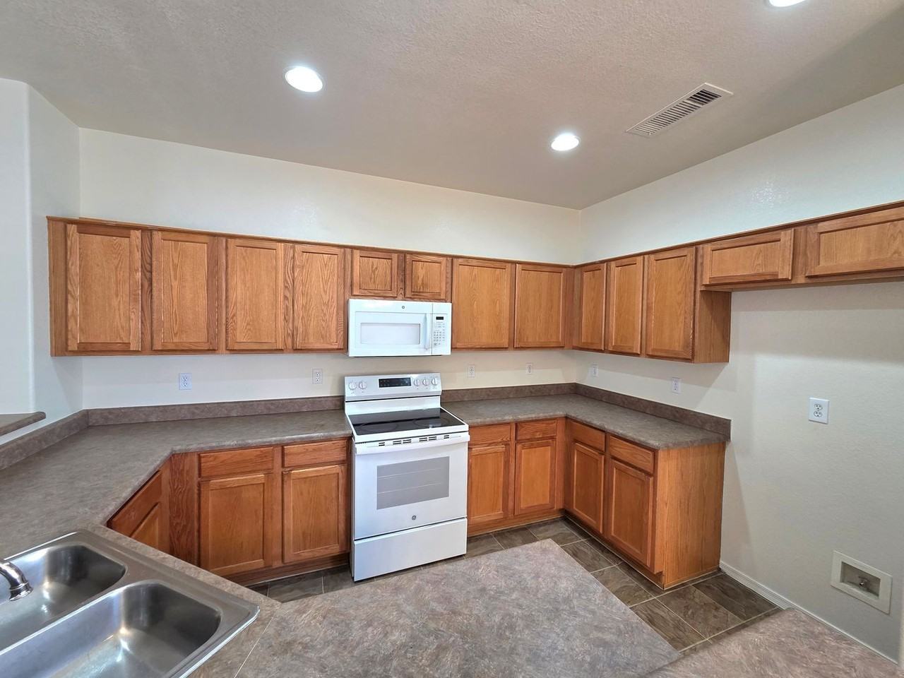 609 W Rio Vista Ln - Photo 6 of 22