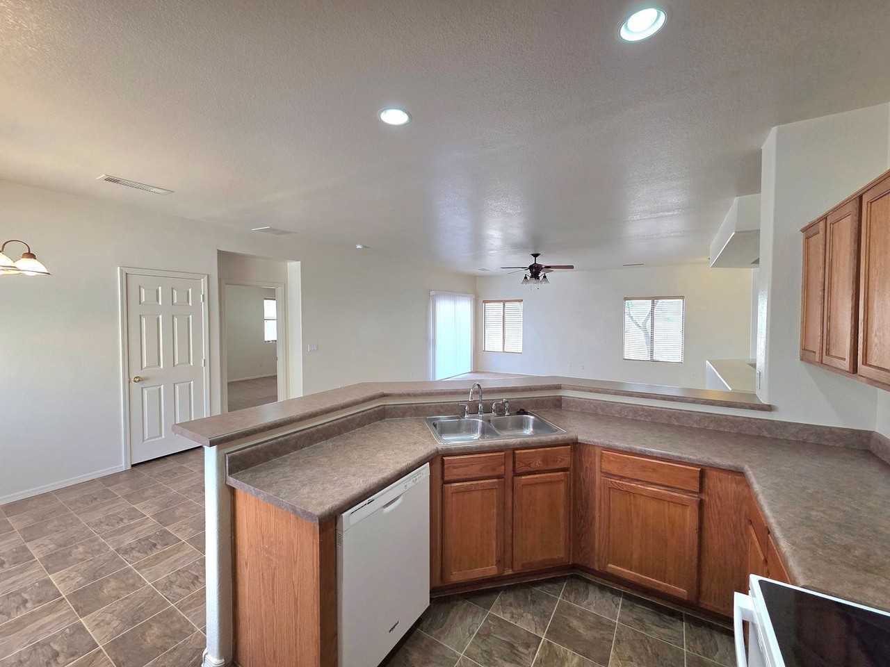 609 W Rio Vista Ln - Photo 7 of 22