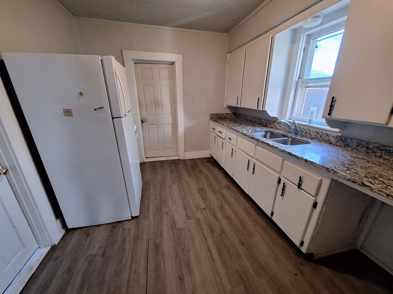 1026 Jeanette St - Photo 2 of 17