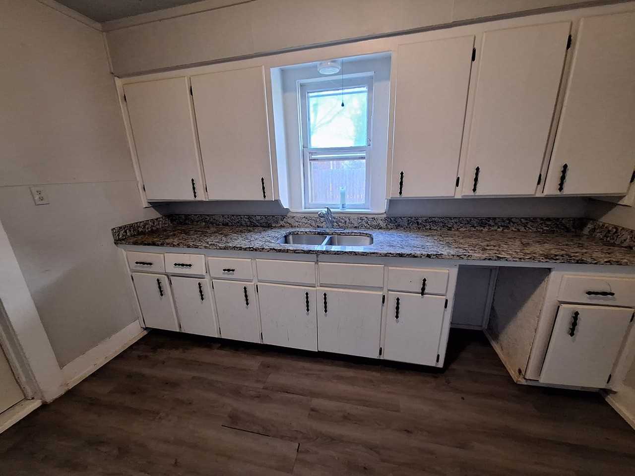 1026 Jeanette St - Photo 3 of 17
