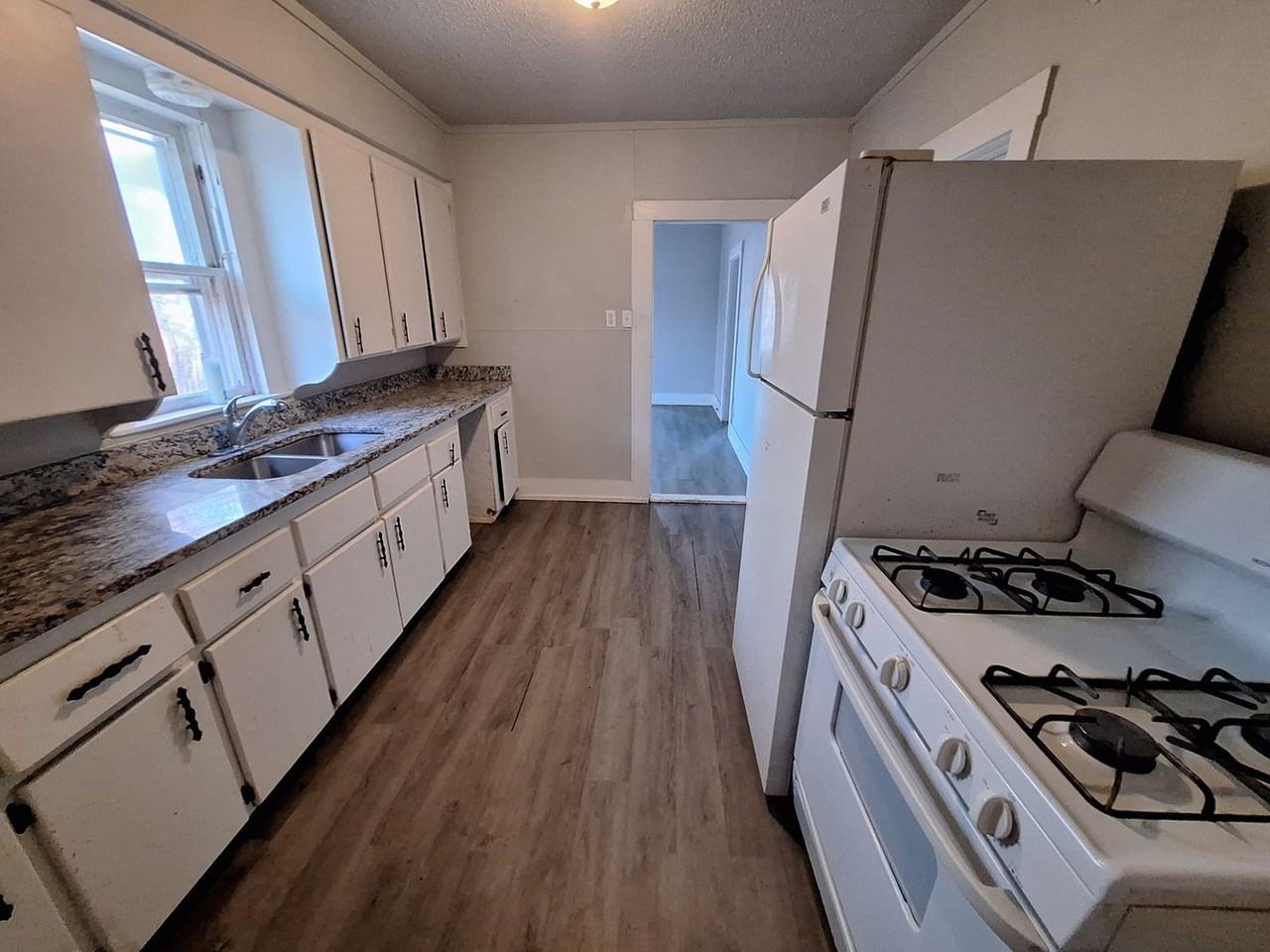 1026 Jeanette St - Photo 6 of 17