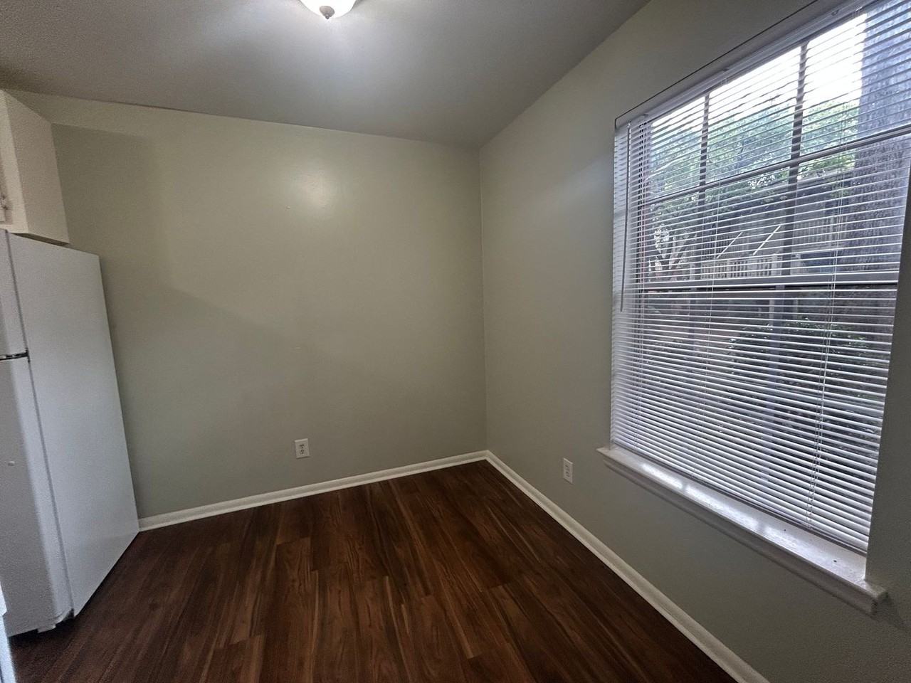 3824 Country Club Rd Apt C - Photo 2 of 6