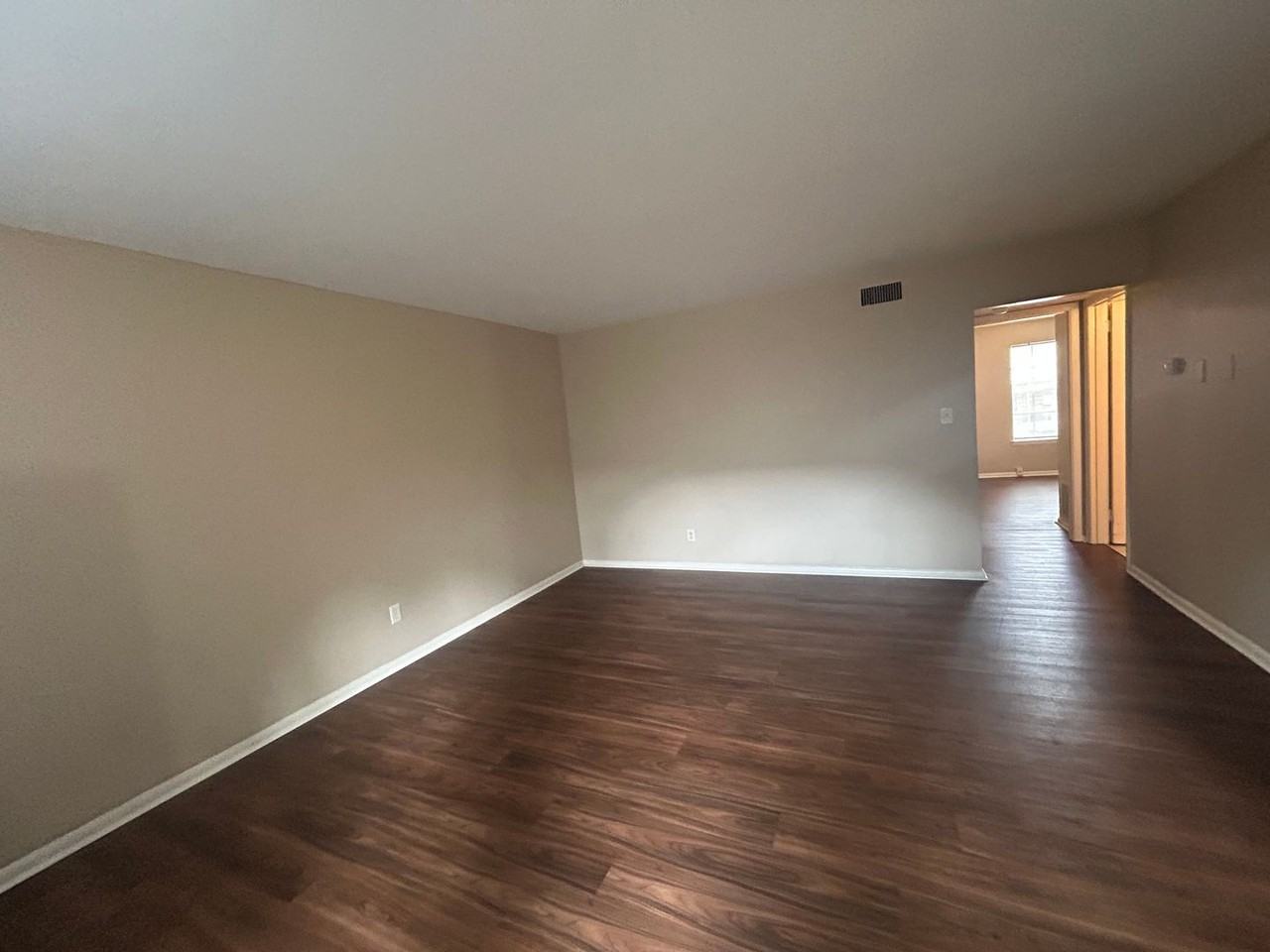 3824 Country Club Rd Apt C - Photo 3 of 6