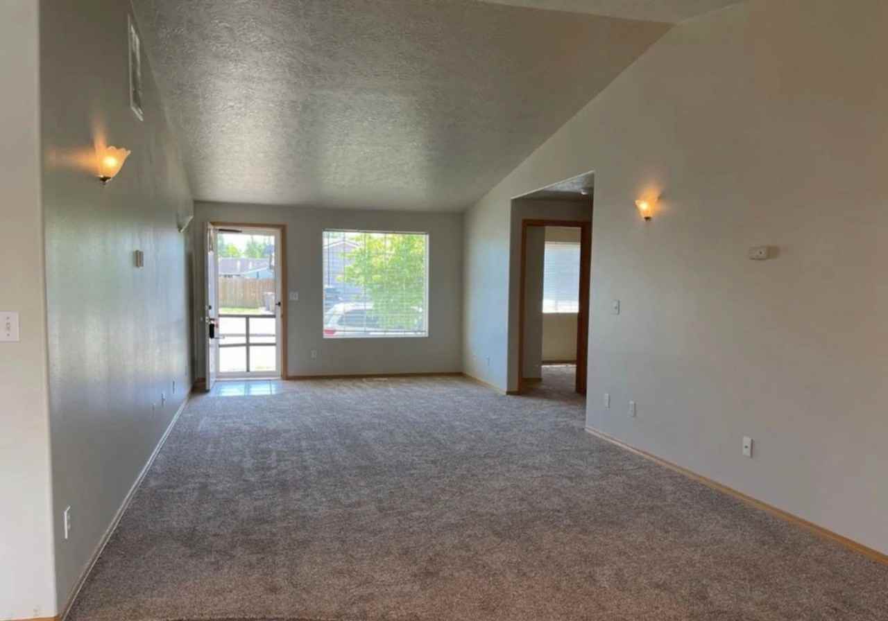 3961 Azalea Ave Se - Photo 2 of 11