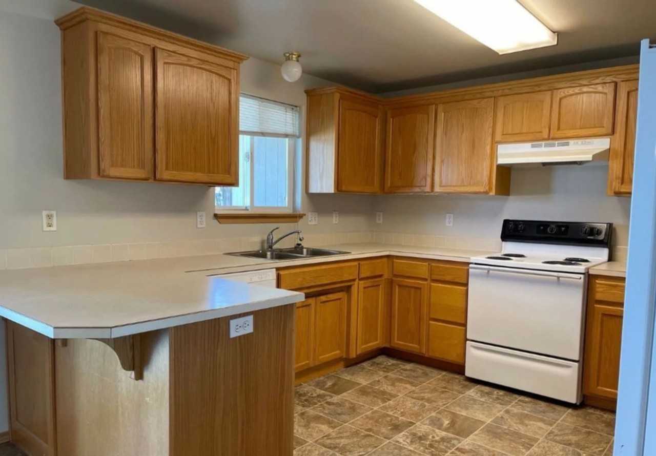 3961 Azalea Ave Se - Photo 4 of 11