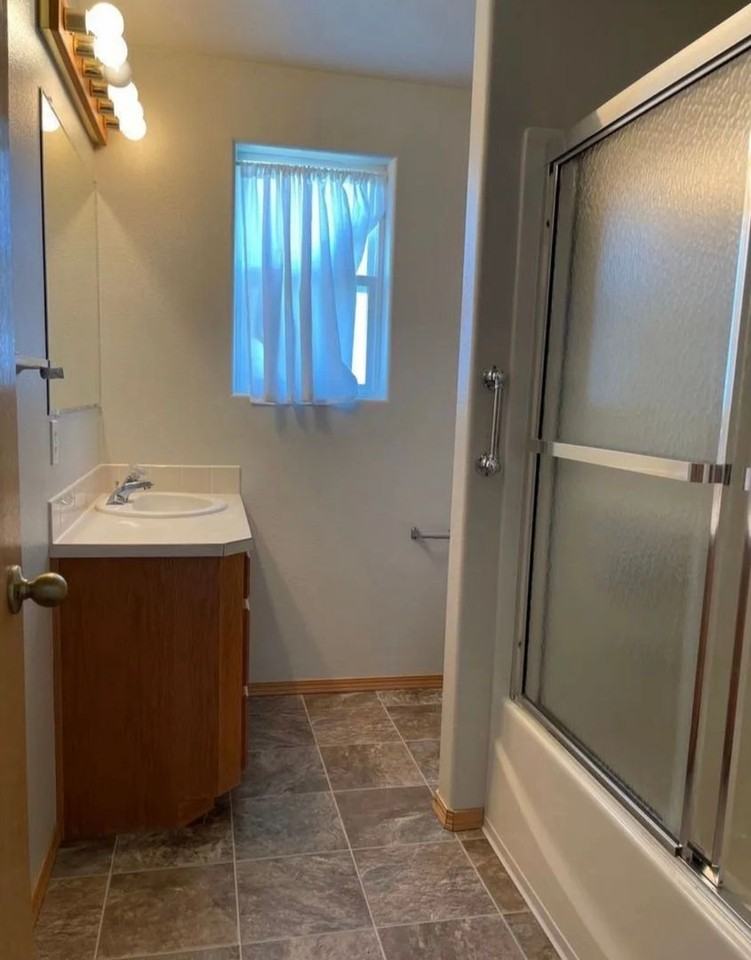 3961 Azalea Ave Se - Photo 6 of 11