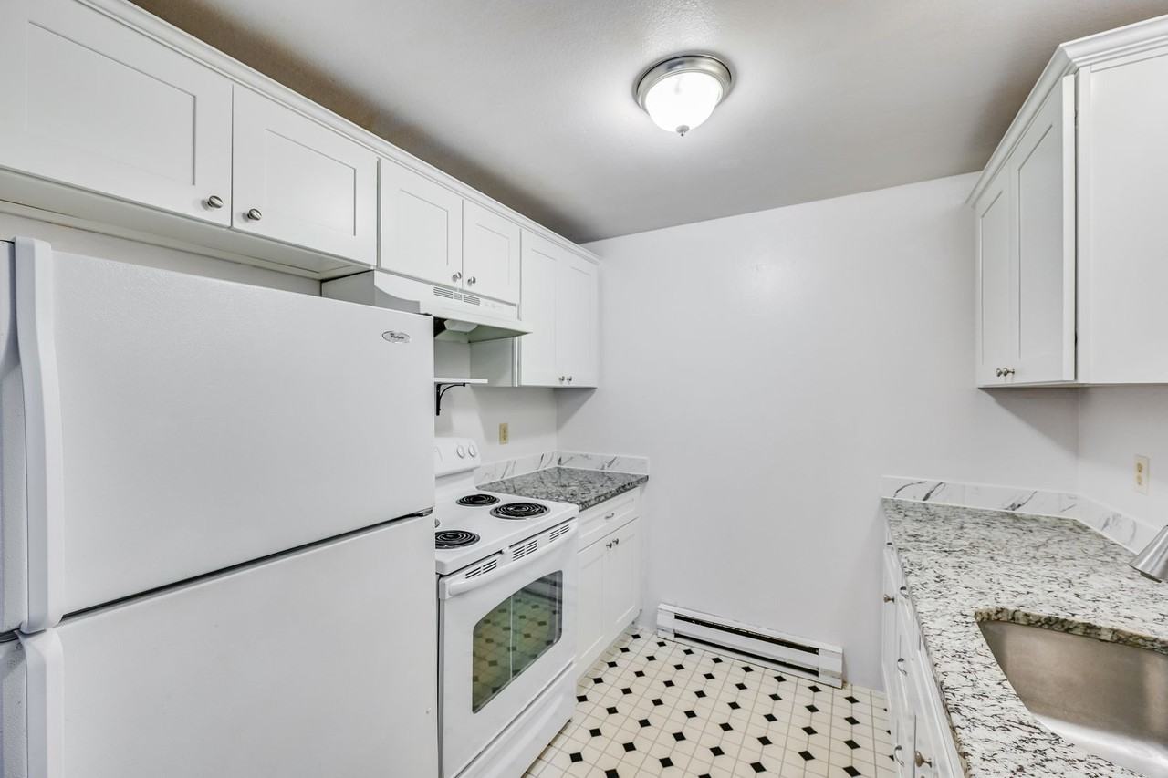 9785 Sw Lookout Ter - Photo 2 of 12