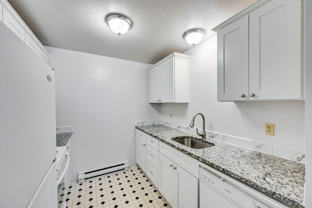 9785 Sw Lookout Ter - Photo 7 of 12