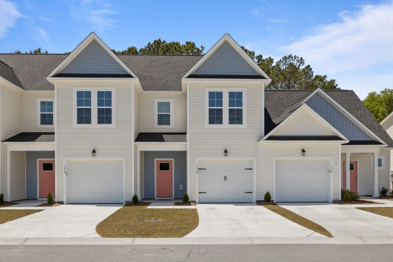 172 Coastline Cir - Photo 2 of 14