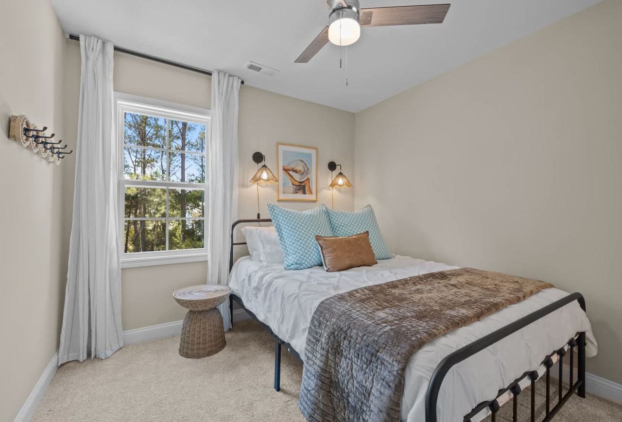 172 Coastline Cir - Photo 3 of 14