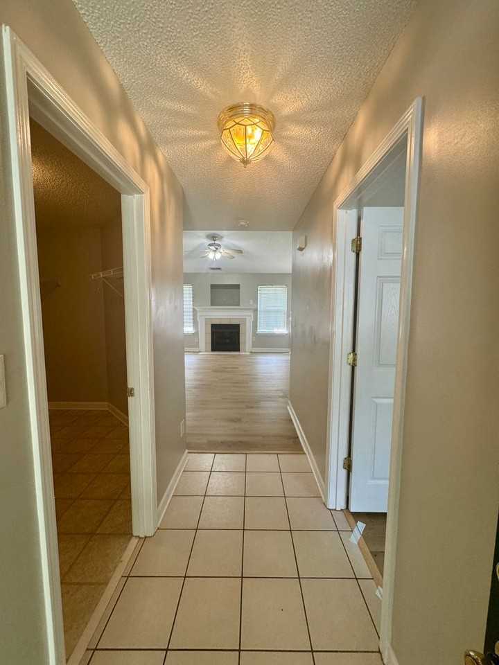 521 River View Dr - Photo 2 of 13