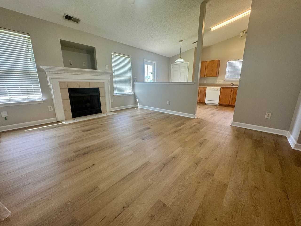 521 River View Dr - Photo 3 of 13