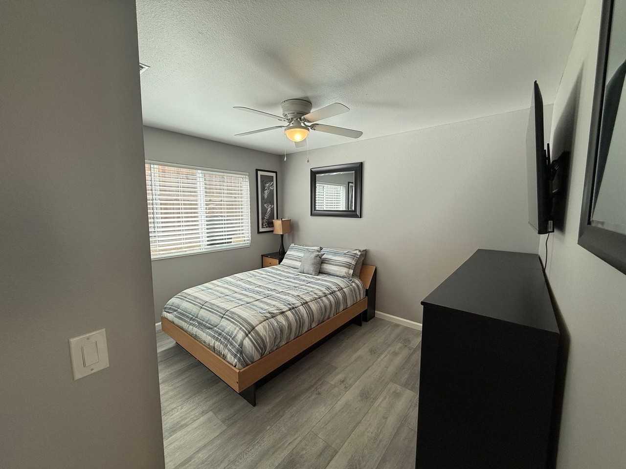 5276 Imperial Ave - Photo 4 of 10