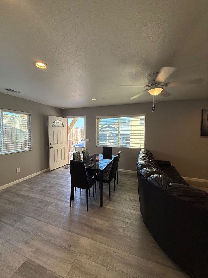 5276 Imperial Ave - Photo 5 of 10