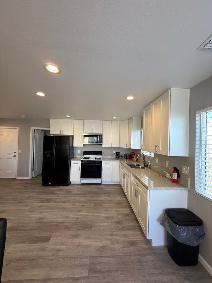 5276 Imperial Ave - Photo 6 of 10