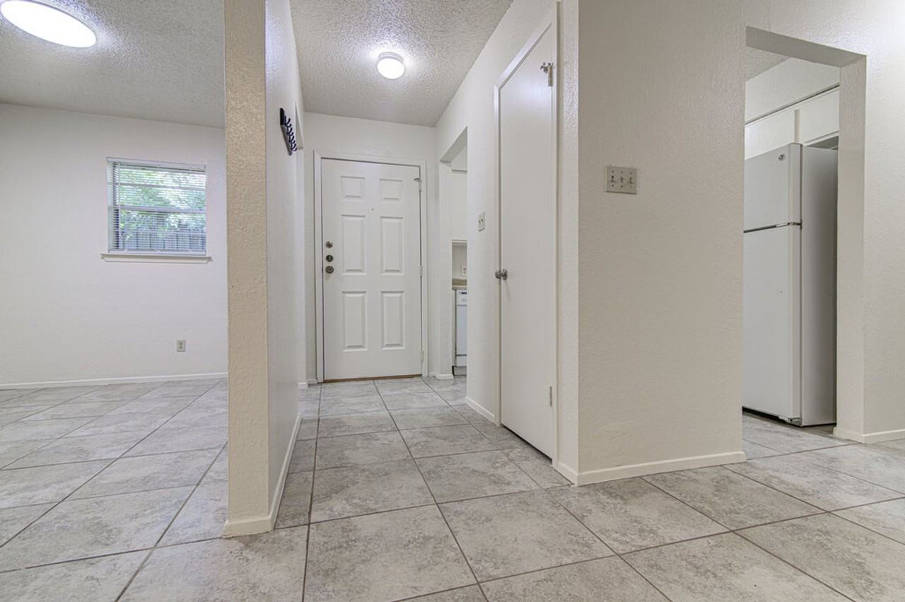 824 King Albert St - Photo 2 of 21