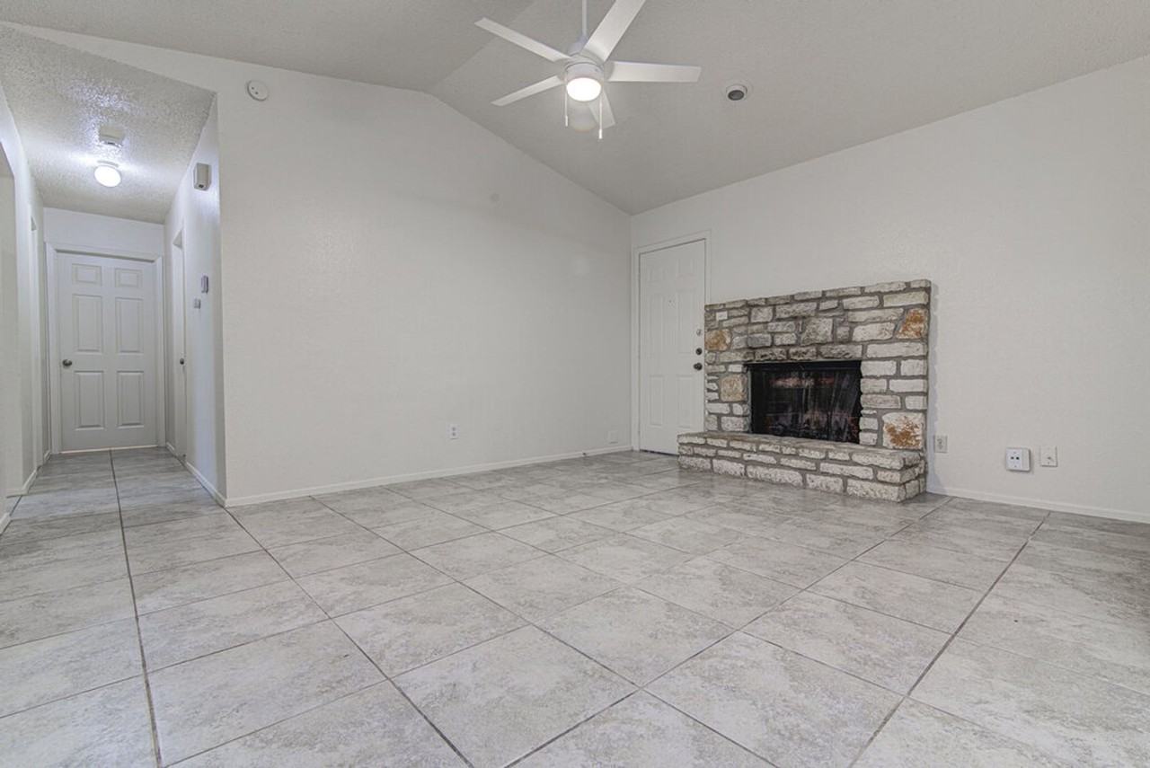 824 King Albert St - Photo 5 of 21