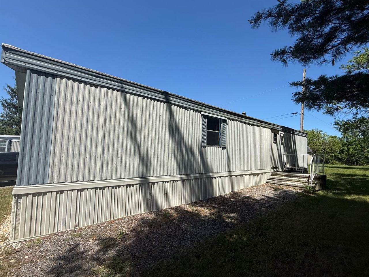 415 Meadowbrook Rd - Photo 3 of 11