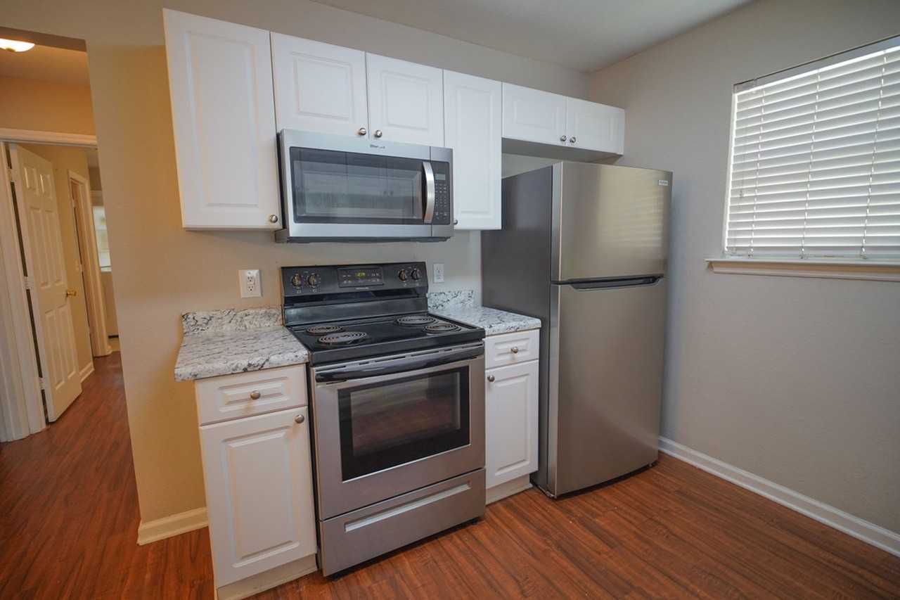 2788 Westbrook Ct - Photo 6 of 24