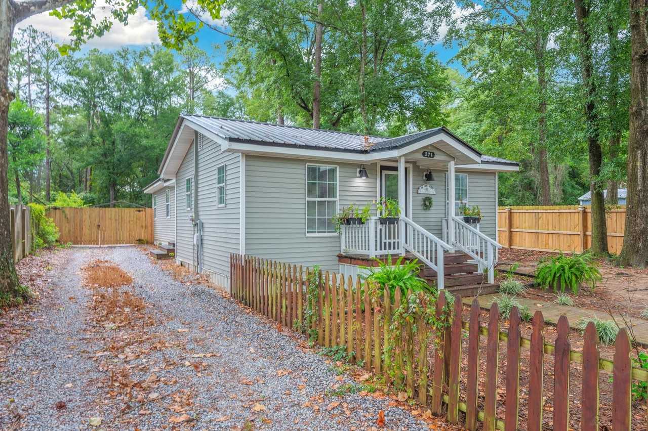 271 Bracewell St - Photo 3 of 36